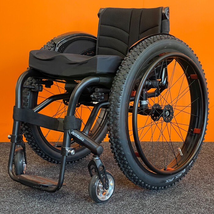 Outdoor Extreme rolstoel wiel - 24x2.10 - Schwalbe Black Jack MTB banden - diameter 12 mm