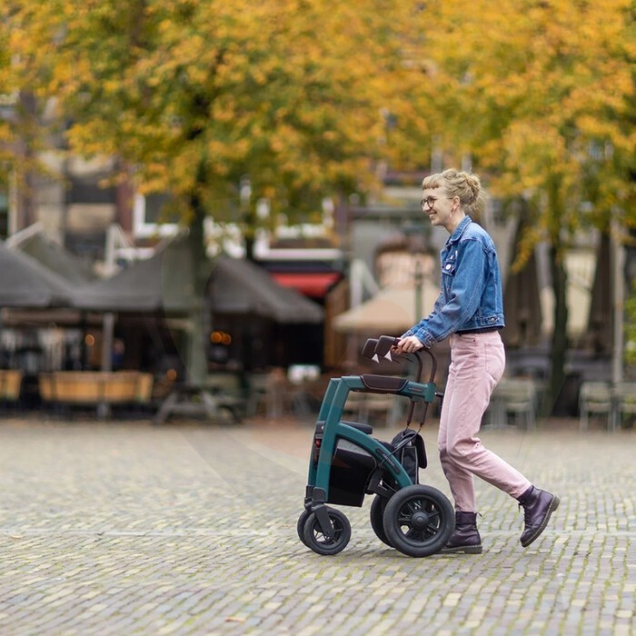 Rollz Motion Performance met luchtbanden - rolstoel en rollator in 1