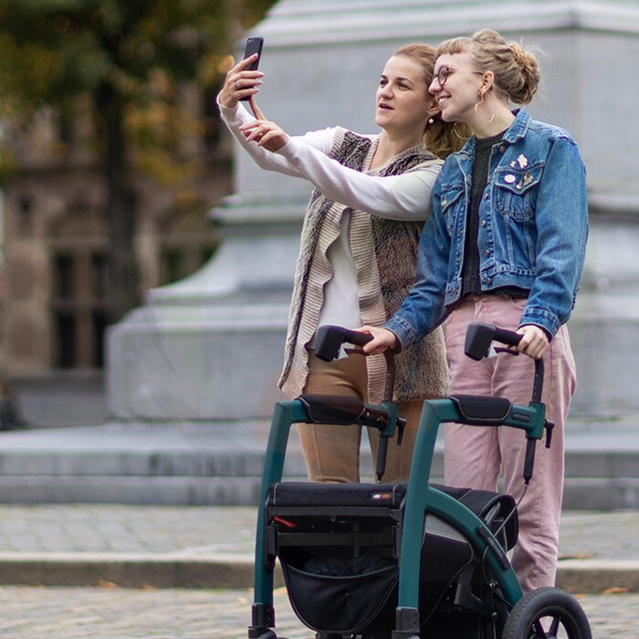 Rollz Motion Performance met luchtbanden - rolstoel en rollator in 1