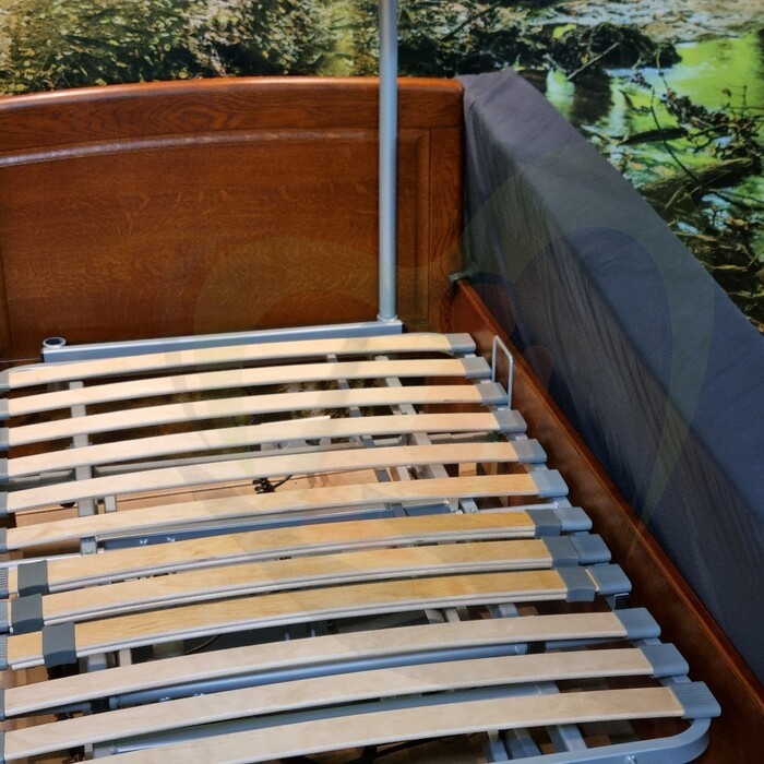 Tweedehands hoog-laag bed - houten bed met papegaai - elektrisch bedienbaar