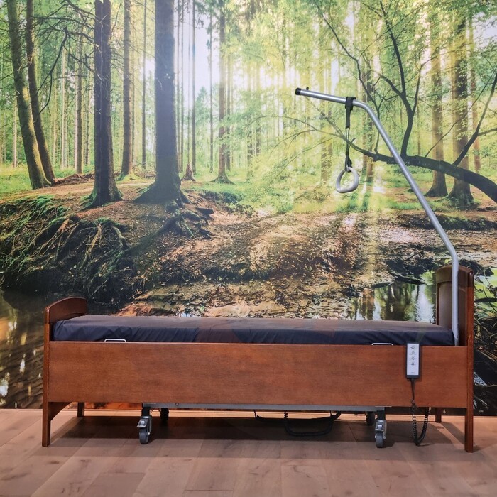 Tweedehands hoog-laag bed - houten bed met papegaai - elektrisch bedienbaar