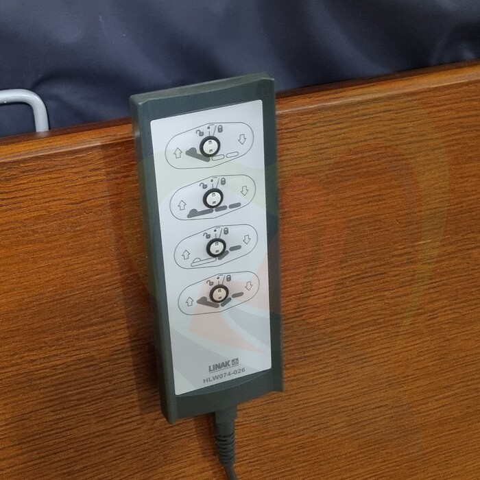 Tweedehands hoog-laag bed - houten bed met papegaai - elektrisch bedienbaar