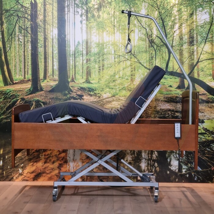 Tweedehands hoog-laag bed - houten bed met papegaai - elektrisch bedienbaar