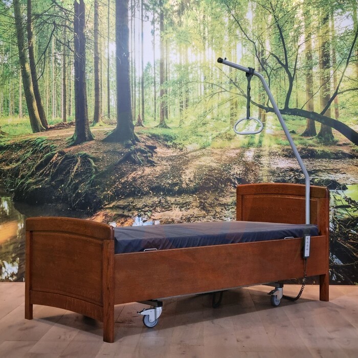 Tweedehands hoog-laag bed - houten bed met papegaai - elektrisch bedienbaar