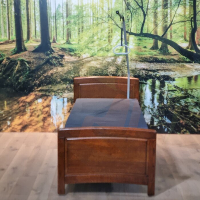 Tweedehands hoog-laag bed - houten bed met papegaai - elektrisch bedienbaar