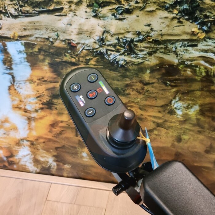 Tweedehands elektrische rolstoel - Skyline Mobility Smartchair 2024 - Nieuwstaat