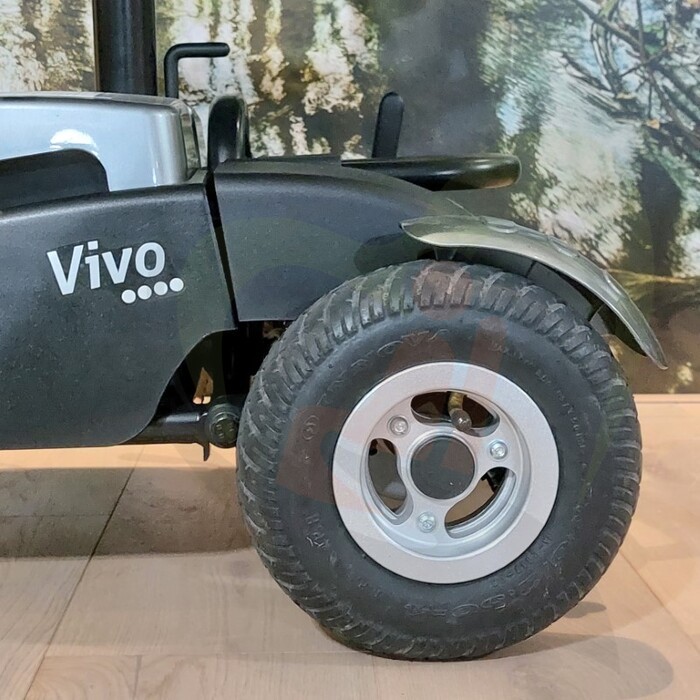 Tweedehands scootmobiel - Life & Mobility Vivo zwart zilver met stokhouder