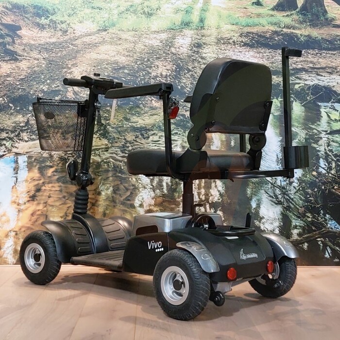Tweedehands scootmobiel - Life & Mobility Vivo zwart zilver met stokhouder