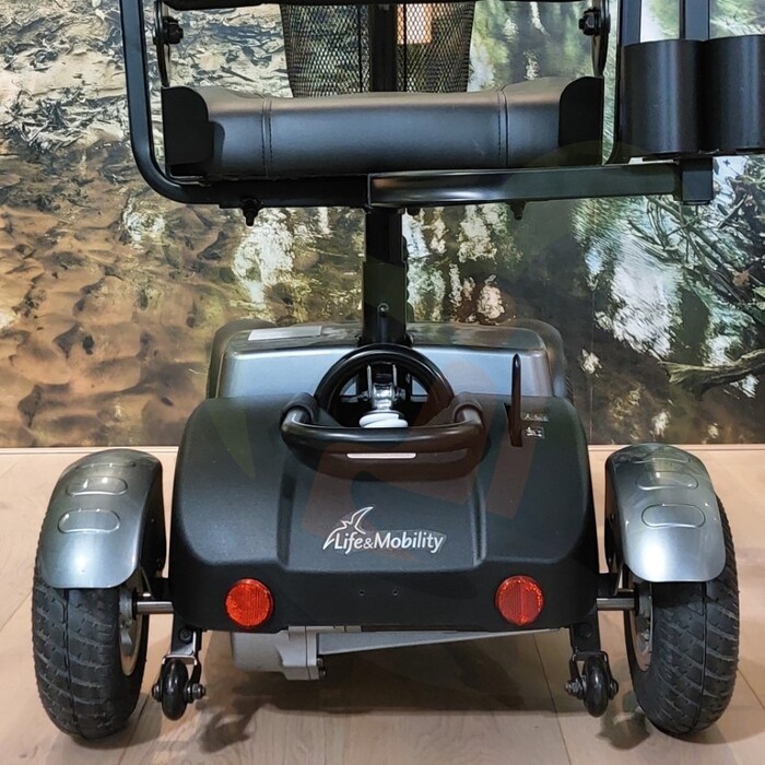 Tweedehands scootmobiel - Life & Mobility Vivo zwart zilver met stokhouder