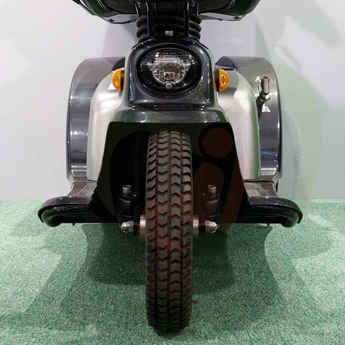 Tweedehands scootmobiel - Life & Mobility Mezzo zwart/zilver
