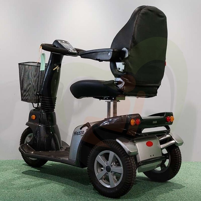 Tweedehands scootmobiel - Life & Mobility Mezzo zwart/zilver