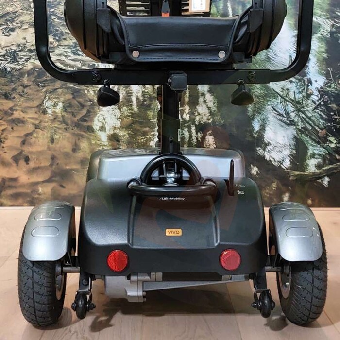 Tweedehands scootmobiel - Life & Mobility Vivo - zwart zilver 4-wiel