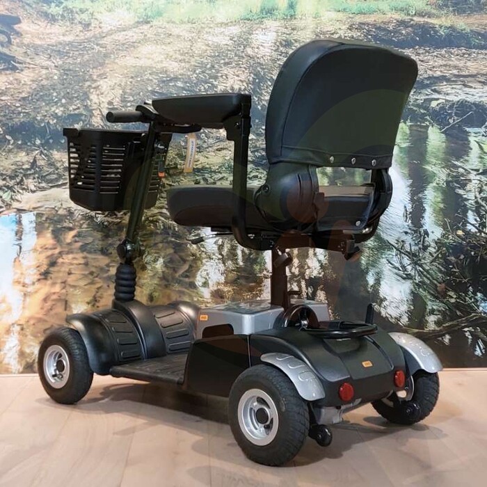 Tweedehands scootmobiel - Life & Mobility Vivo - zwart zilver 4-wiel