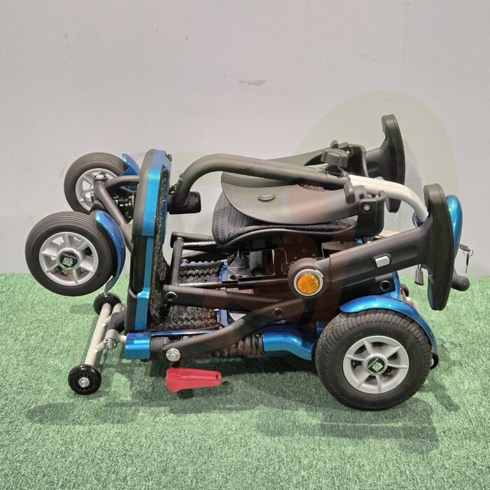Tweedehands scootmobiel - Mango Bobby Deluxe opvouwbaar - nieuwstaat