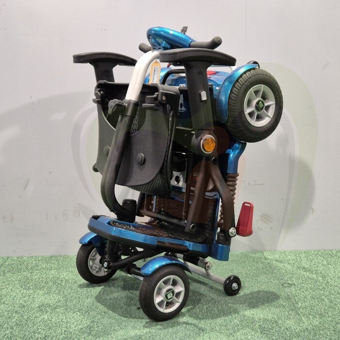 Tweedehands scootmobiel - Mango Bobby Deluxe opvouwbaar - nieuwstaat