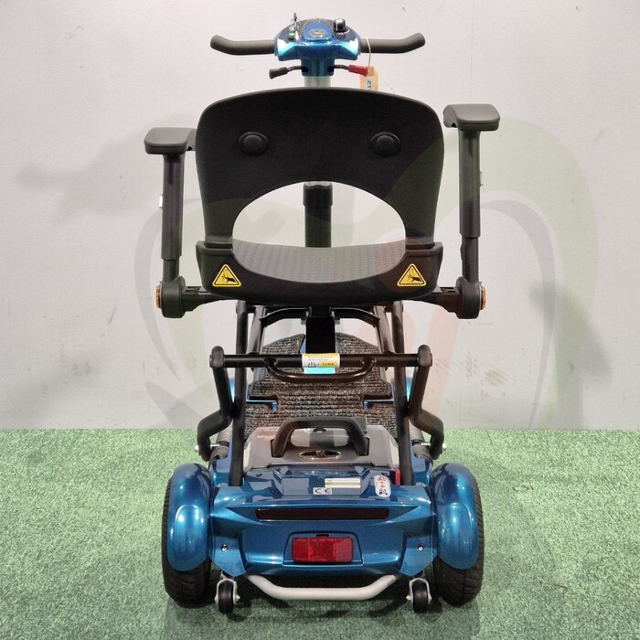 Tweedehands scootmobiel - Mango Bobby Deluxe opvouwbaar - nieuwstaat