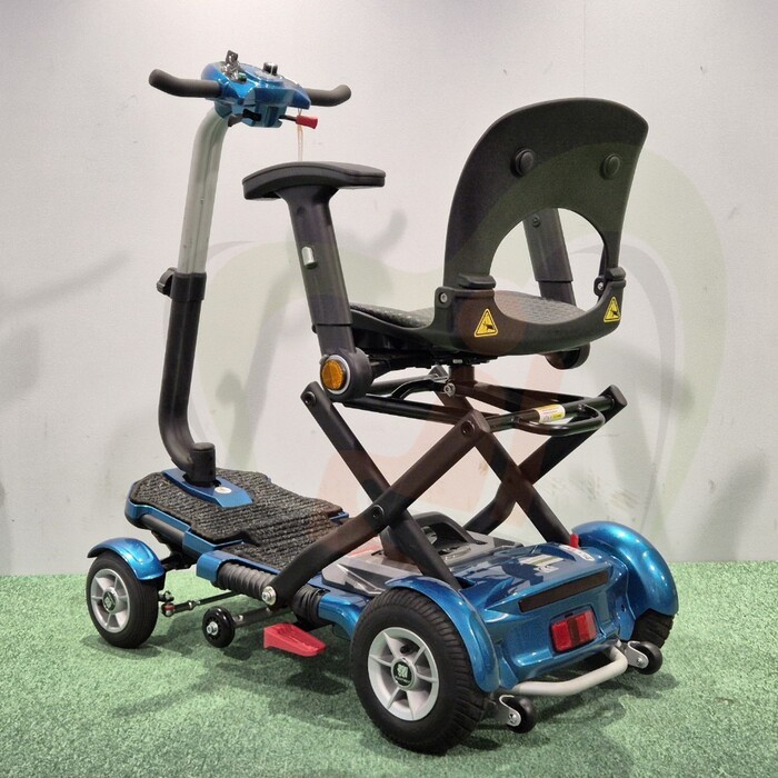 Tweedehands scootmobiel - Mango Bobby Deluxe opvouwbaar - nieuwstaat
