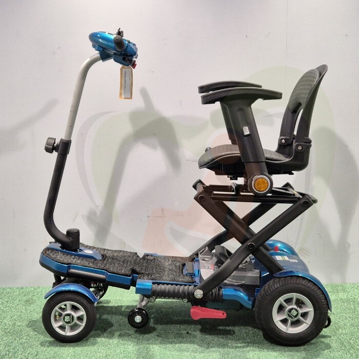 Tweedehands scootmobiel - Mango Bobby Deluxe opvouwbaar - nieuwstaat