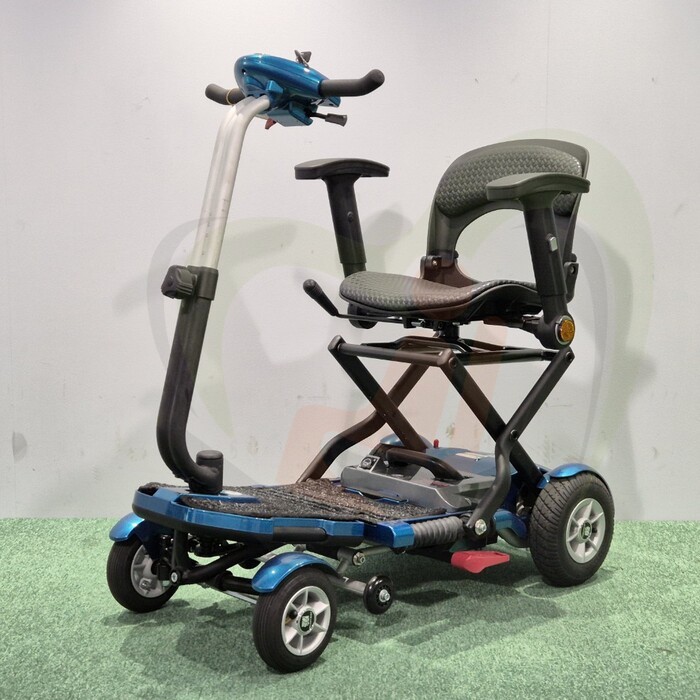 Tweedehands scootmobiel - Mango Bobby Deluxe opvouwbaar - nieuwstaat
