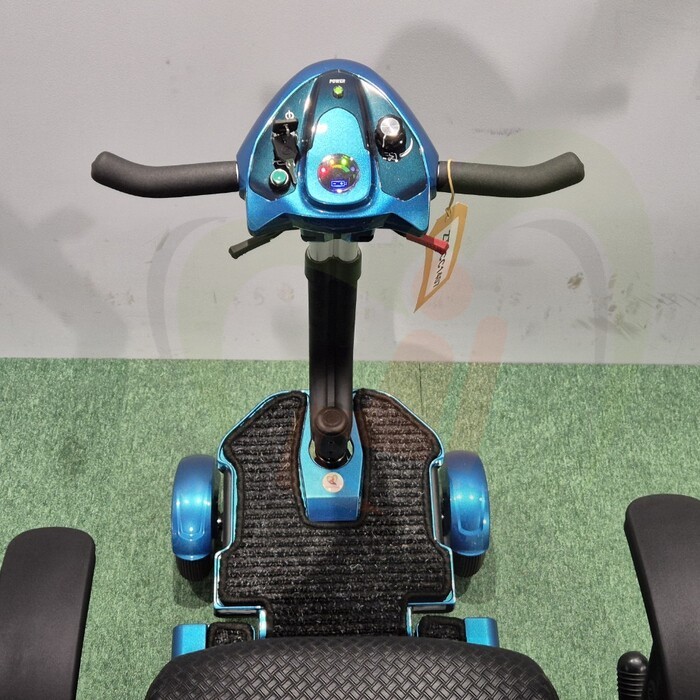 Tweedehands scootmobiel - Mango Bobby Deluxe opvouwbaar - nieuwstaat