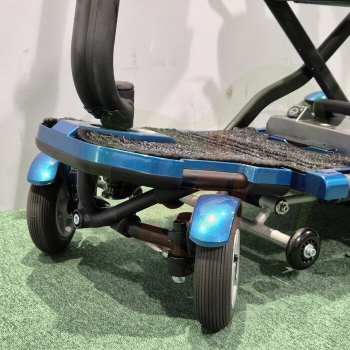 Tweedehands scootmobiel - Mango Bobby Deluxe opvouwbaar - nieuwstaat