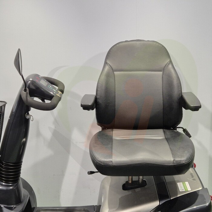 Tweedehands scootmobiel - Life & Mobility Mezzo zwart/zilver 4-wiel