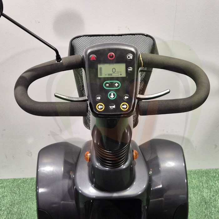 Tweedehands scootmobiel - Life & Mobility Mezzo zwart/zilver 4-wiel