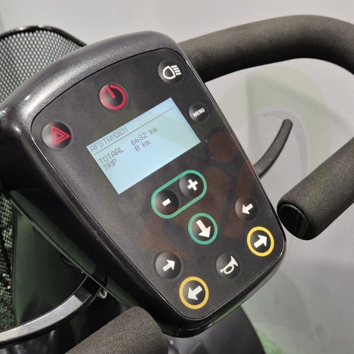 Tweedehands scootmobiel - Life & Mobility Mezzo zwart/zilver 4-wiel
