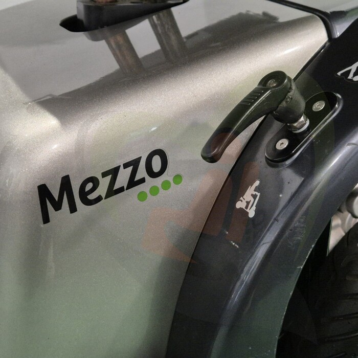 Tweedehands scootmobiel - Life & Mobility Mezzo zwart/zilver 4-wiel
