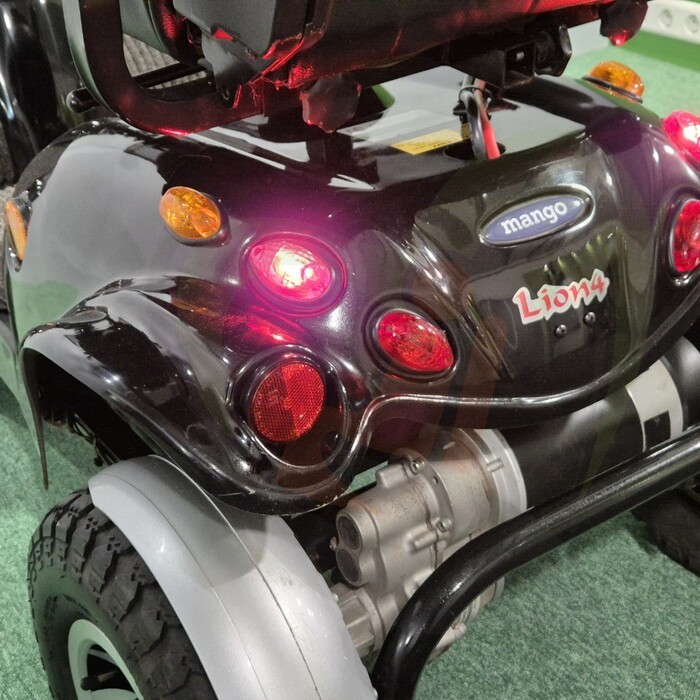 Tweedehands scootmobiel - Mango Lion 4 zwart