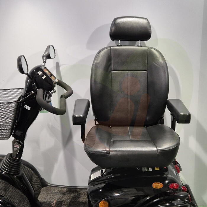 Tweedehands scootmobiel - Mango Lion 4 zwart