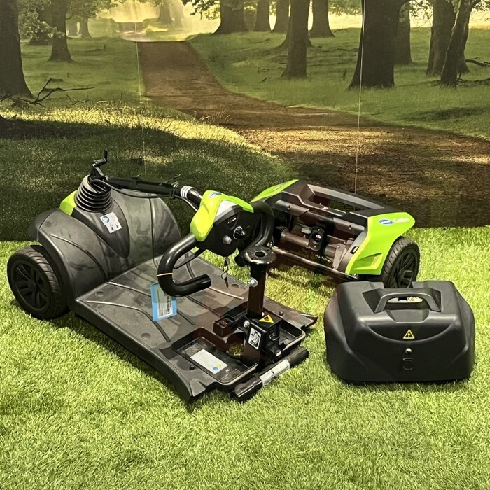 Tweedehands scootmobiel - invacare colibri 4-wiel met nieuwe accu's