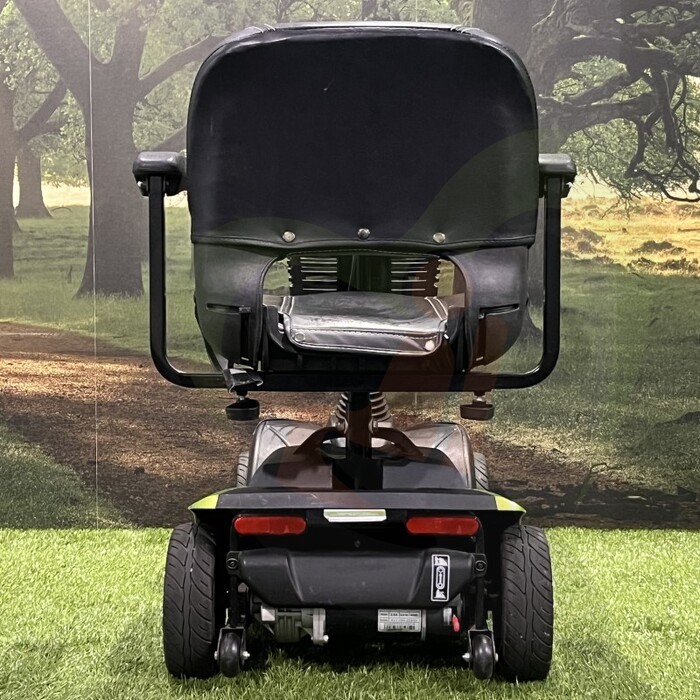 Tweedehands scootmobiel - invacare colibri 4-wiel met nieuwe accu's