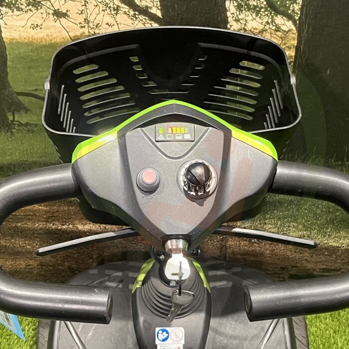 Tweedehands scootmobiel - invacare colibri 4-wiel met nieuwe accu's