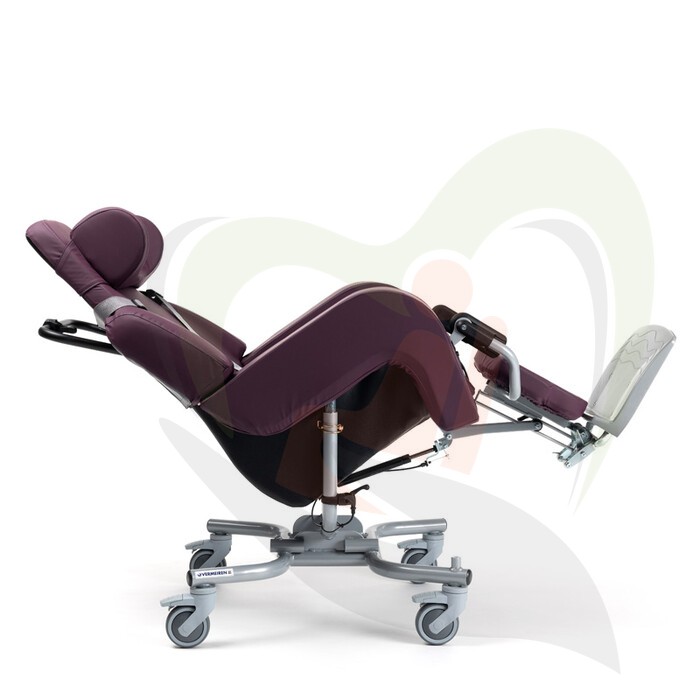 Rolstoel Altitude - verzorgingsrolstoel met kantelfunctie en indoor onderstel