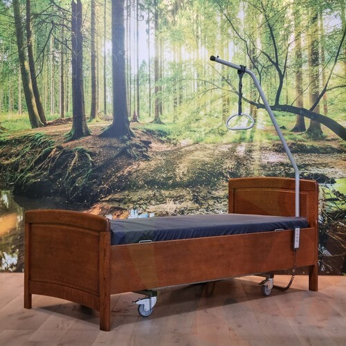 Tweedehands hoog-laag bed - houten bed met papegaai - elektrisch bedienbaar