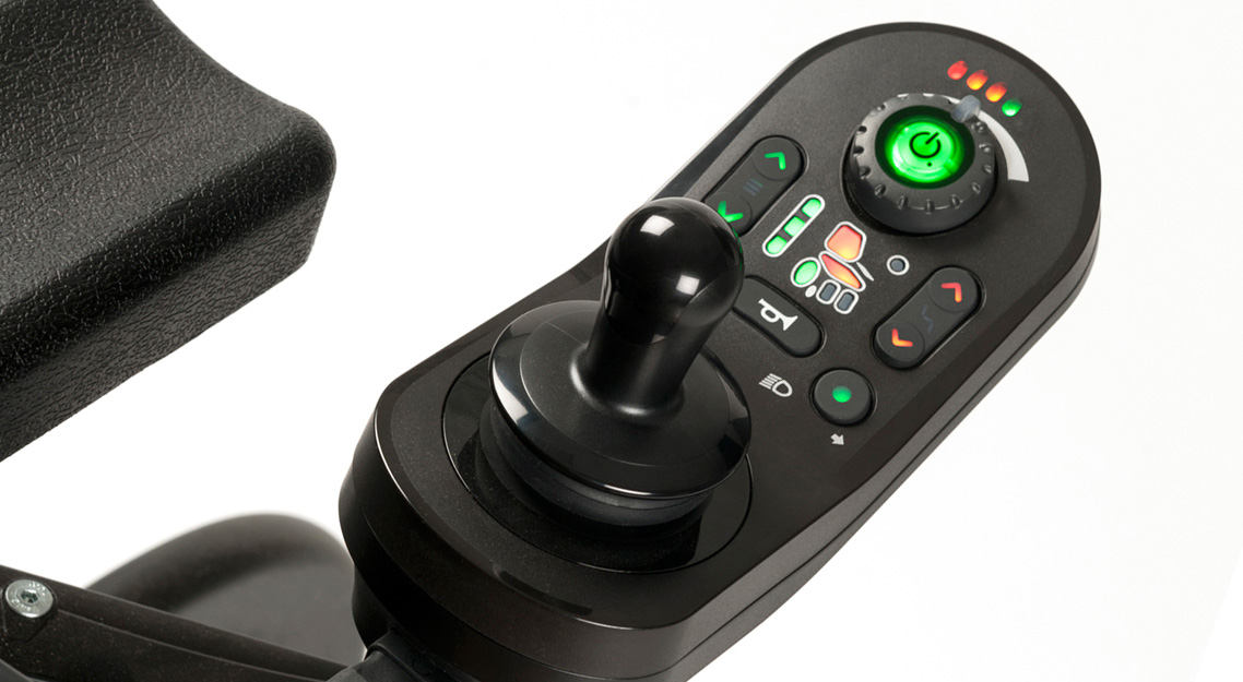 Bediening en joystick - Elektrische rolstoel Vermeiren F3 RWD - Groot bereik en snelheid tot 14 kmh