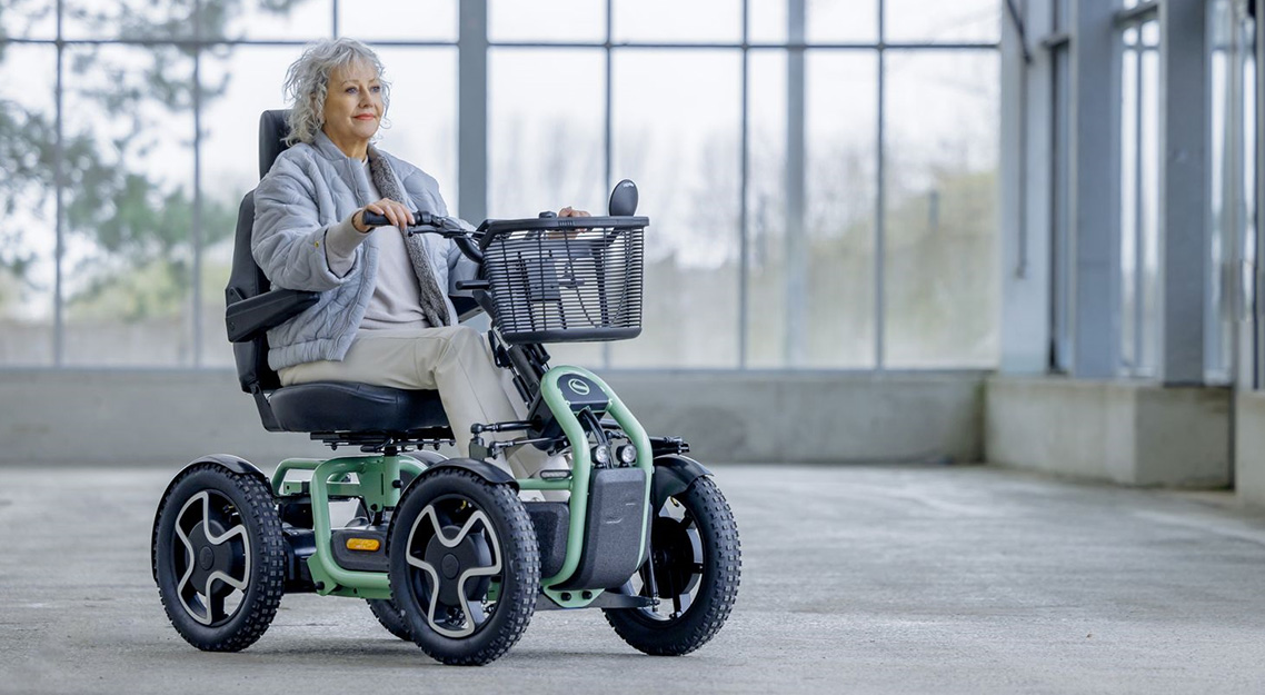 Nieuw! De unieke Sterling S800 by Scoozy - Scootmobiel Sterling S800 by Scoozy - Verkrijgbaar vanaf mei 2025